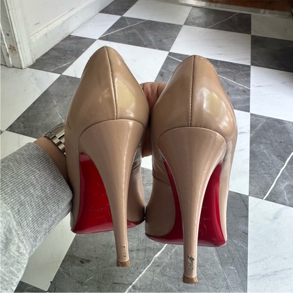 Christian Louboutin Nude Patent Heels - Picture 6 of 10
